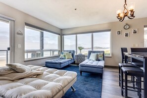 TV, DVD player, books - Ocean Front Condo, View of Lighthouse, Walk to Everything, Nye Beach! (Newport)