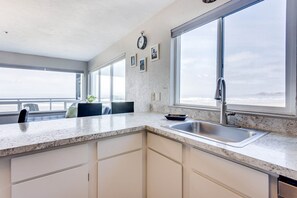 Interior - Ocean Front Condo, View of Lighthouse, Walk to Everything, Nye Beach! (Newport)