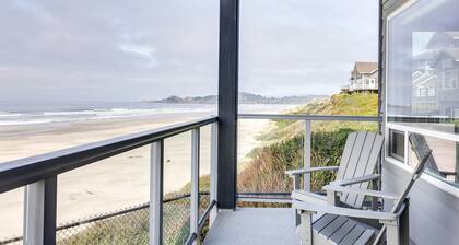 Ocean Front Condo, View of Lighthouse, Walk to Everything, Nye Beach!