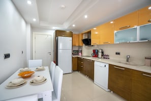 Deluxe Condo | Private kitchen