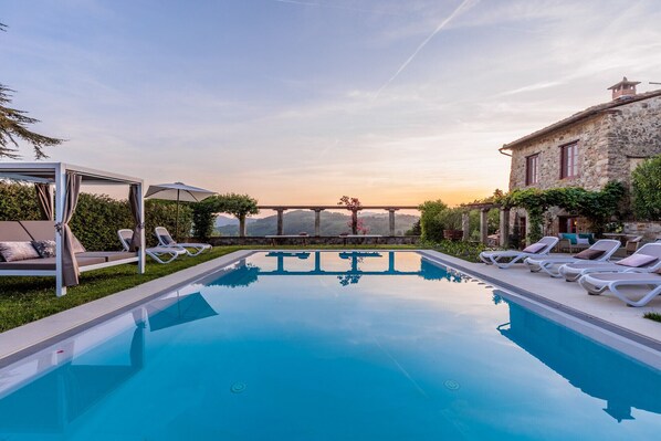 Pool - VILLA BORBONE in Pieve Santo Stefano, a Luxury Renaissance Panoramic 9 Bedrooms Retreat Villa with Private Pool (Lucca)