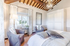 9 bedrooms, iron/ironing board, bed sheets