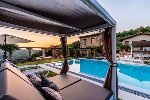 VILLA BORBONE in Pieve Santo Stefano, a Luxury Renaissance Panoramic 9 Bedrooms Retreat Villa with Private Pool