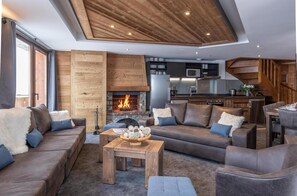 TV, fireplace - 150m from ski slopes, fitness, swimming pool, sauna, fireplace or stove, tv, ski locker, 125m² (Val Thorens)