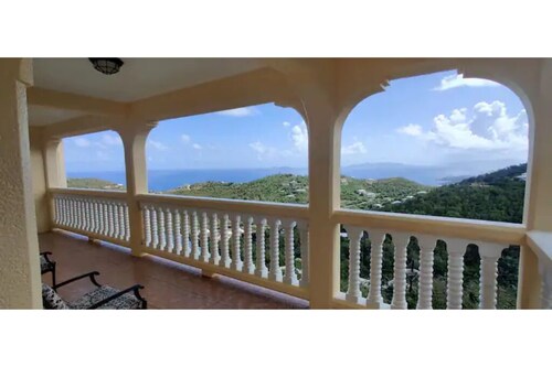 Scenic 2 Bedroom Property With Free Parking