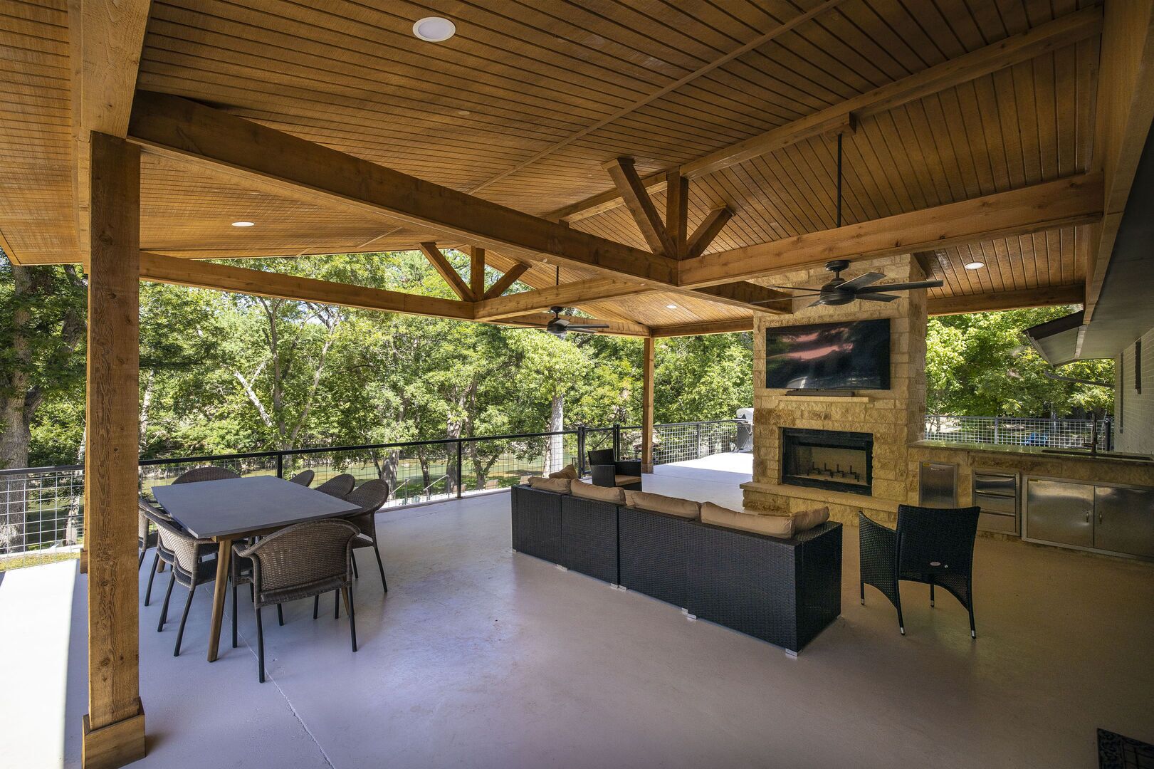 屋外ダイニングエリア