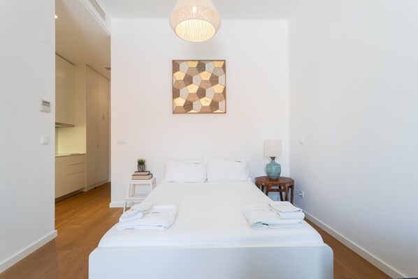 Iron/ironing board, free WiFi, bed sheets