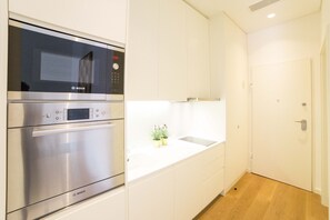 Kühlschrank, Mikrowelle, Ofen, Geschirrspüler