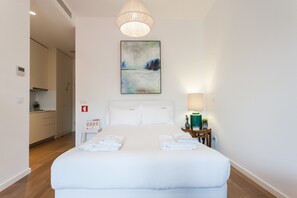 Een strijkplank/strijkijzer, gratis wifi, beddengoed