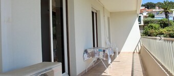 Apartment T3 Sea view near beach and port of Sanary on foot