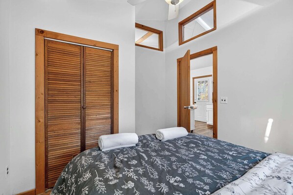 2 多间卧室、熨斗/熨衣板、WiFi、床单