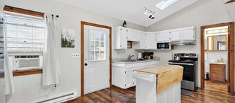 River Access Cabin with Hot Tub, Fire Pit & WiFi!