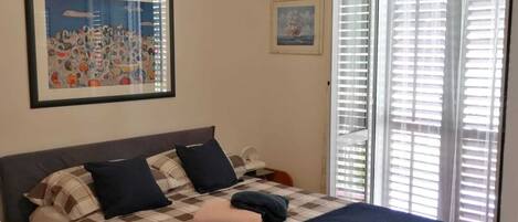 1 soverom, strykejern/-brett, wi-fi (inkludert) og sengetøy