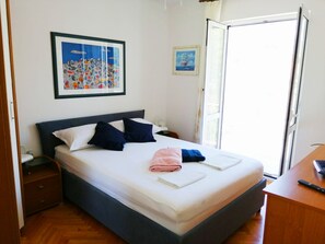 1 bedroom, iron/ironing board, free WiFi, bed sheets