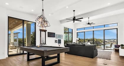 Luxury Texas Retreat w/ Dock on Lake LBJ