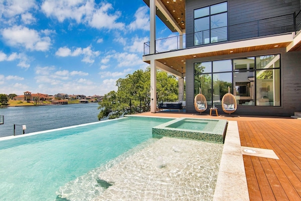 Lämmitetty uima-allas