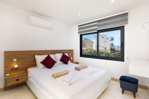 5 chambres, coffres-forts dans les chambres, fer et planche à repasser