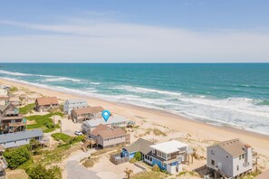 On the beach - Oceanfront! Cozy, Views Galore! Crow's Nest, SN0112 (Nags Head)