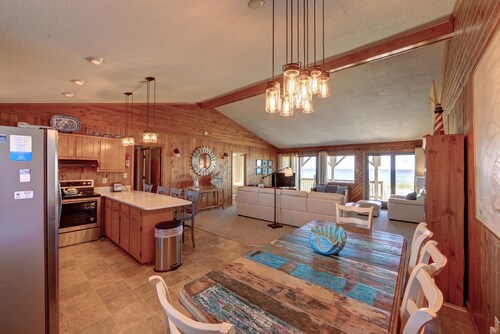 Oceanfront! Cozy, Views Galore! Crow's Nest, SN0112