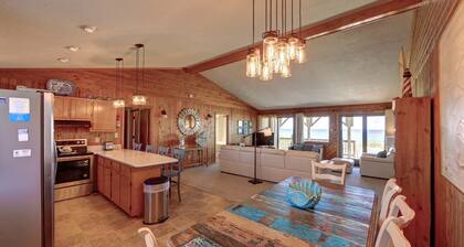 Oceanfront! Cozy, Views Galore! Crow's Nest, SN0112