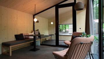 Suite de diseñador, 1 cama King size, para no fumadores, vista al parque | Ropa de cama de alta calidad y escritorio