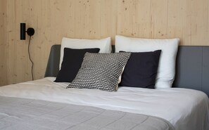 Design Suite, 1 King Bed, Non Smoking, Park View | Premium bedding, desk, laptop workspace, blackout drapes - Buitenplaats Petersburg (Arnhem)