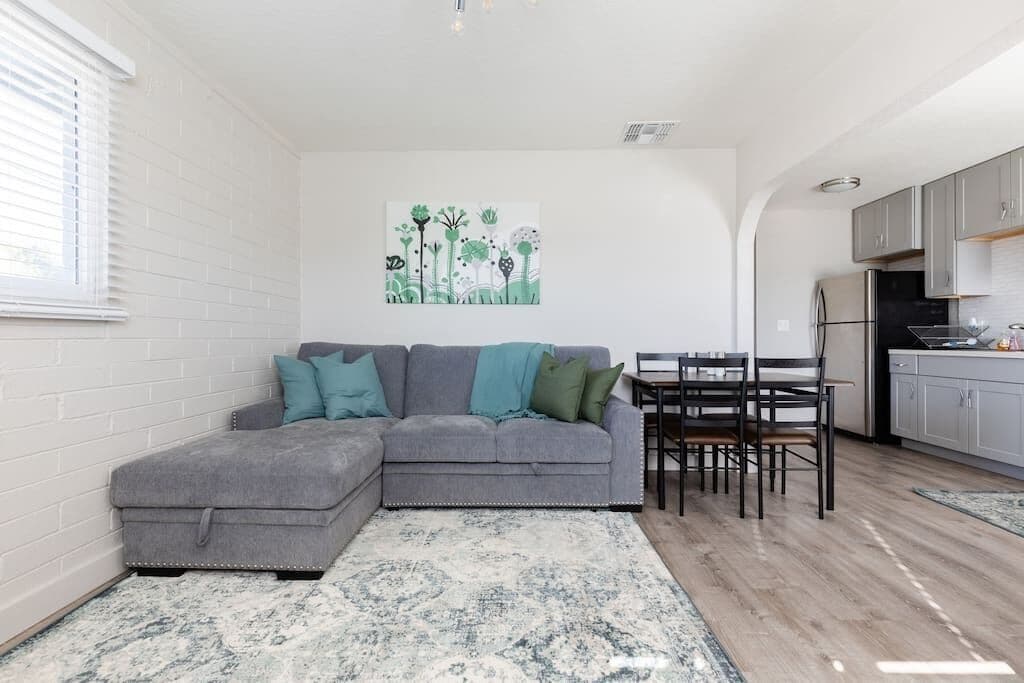 This apartment is a 2 bedroom(s), 1 bathrooms, located in Gilbert, AZ.