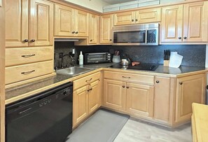 Fridge, microwave, stovetop, dishwasher - Carolina Cozy: Bright Oceanfront 2B/2Ba (North Myrtle Beach)