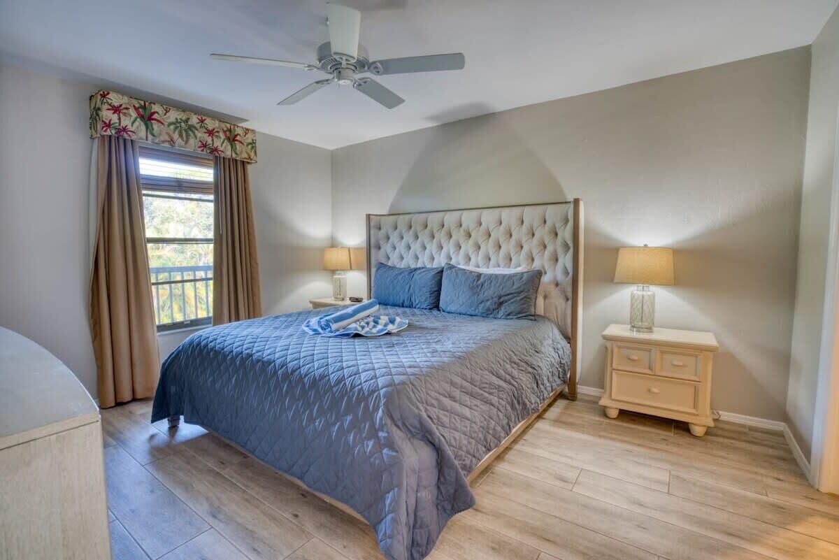 Stunning Second Floor Park Shore Resort Unit 223