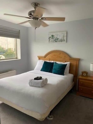 1 bedroom, desk, iron/ironing board, WiFi