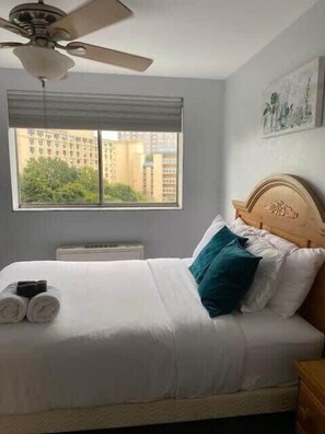 1 chambre, bureau, fer et planche à repasser, Wi-Fi