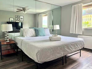 2 bedrooms, desk, iron/ironing board, WiFi