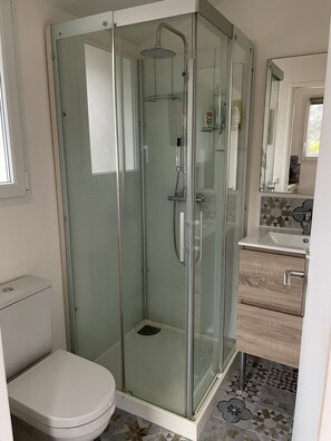 Dusche, Handtücher, Toilettenpapier