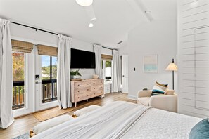 4 bedrooms, desk, iron/ironing board, free WiFi - Pet-Friendly-Pvt Heated Pool-Hot Tub-Fire Pit-6min Walk 2 Beach (Destin)