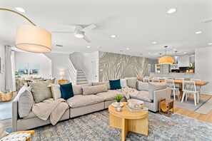Smart TV, books, stereo - Pet-Friendly-Pvt Heated Pool-Hot Tub-Fire Pit-6min Walk 2 Beach (Destin)