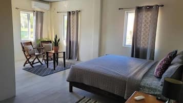 LÀgenhet Superior | 1 sovrum, unika möbler, mörklÀggningsgardiner och strykjÀrn/strykbrÀda