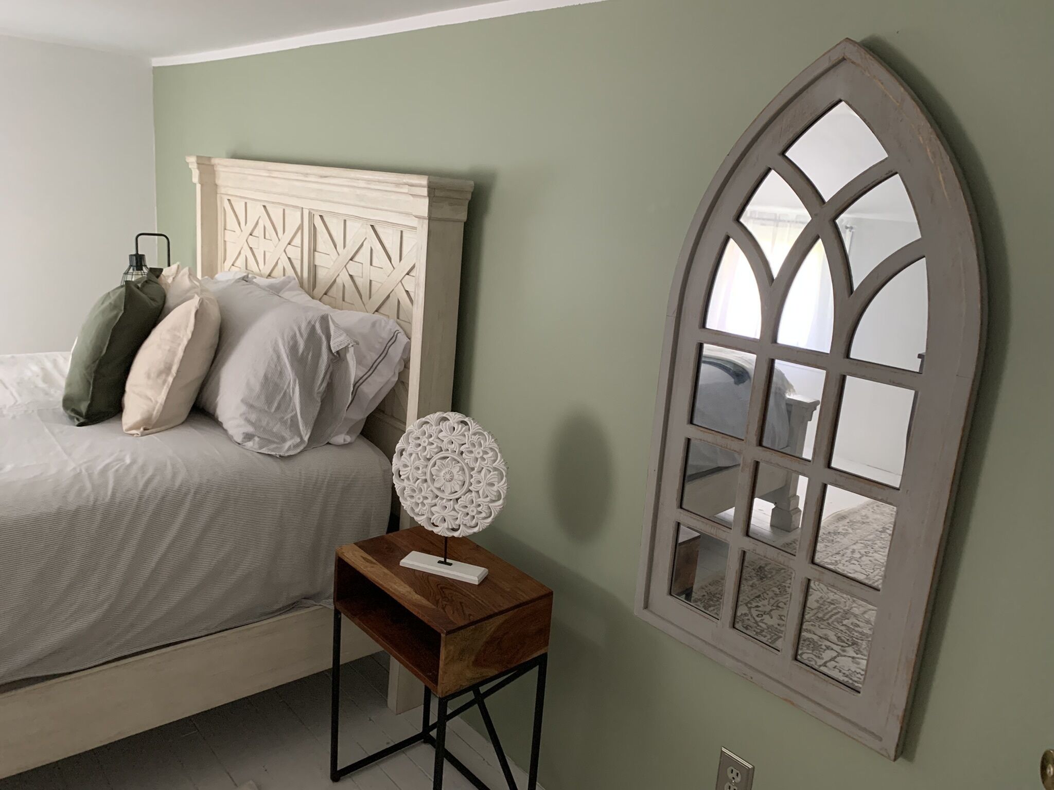 3 室のベッドルーム、WiFi (無料)、ベッドシーツ