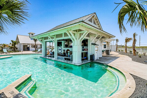 A heated pool - Dreamy beach escape on the 9th hole with balcony and WiFi - steps to pool (Port Aransas)