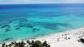 Una spiaggia nelle vicinanze