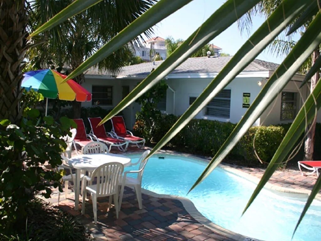 TANGERINE DREAM spacious 2 BR 2BA perfect location heated pool.
