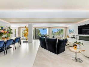 Fernseher, Kamin, Arbeitsbereiche