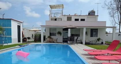 Country house 4 bedrooms 5 bathrooms pool, kitchen, grill