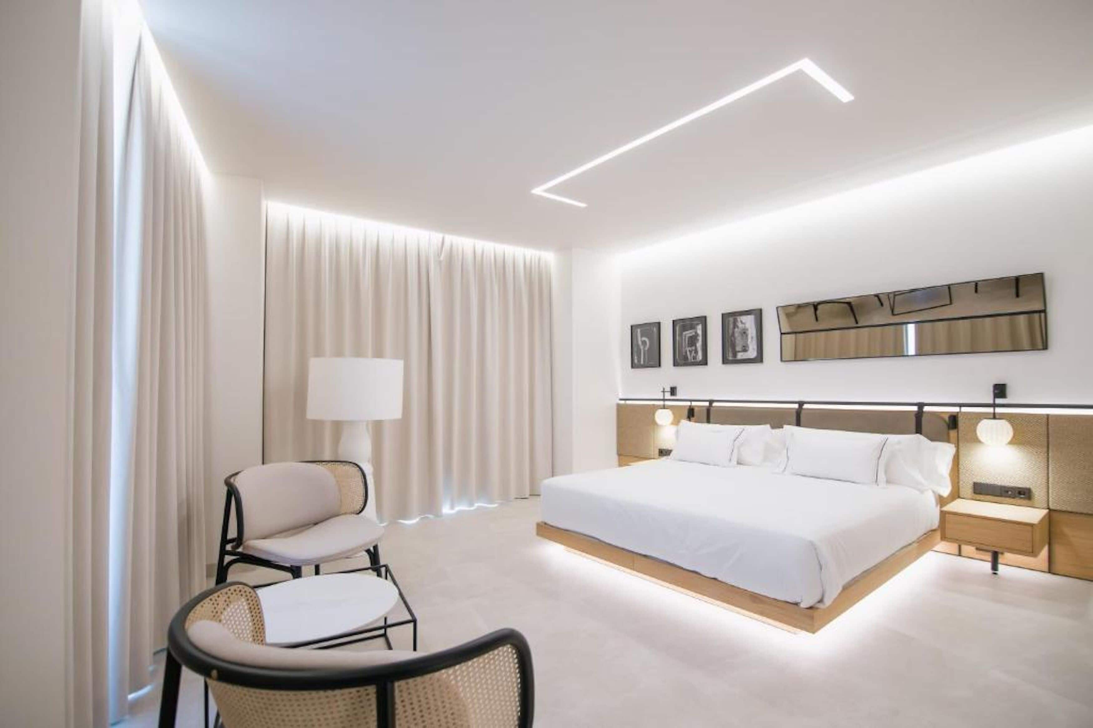 Junior Suite | In-room safe, free WiFi, bed sheets