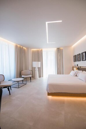 Studio Suite Junior | Brankas, Wi-Fi gratis, dan seprai linen