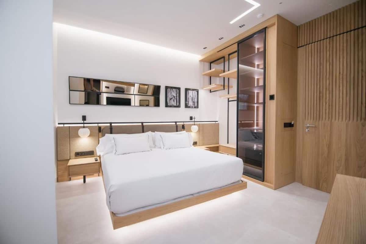 Standard Double Room | Peti besi dalam bilik, Wi-fi percuma, cadar katil