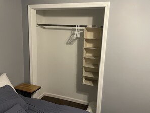 2 bedrooms, travel cot, free WiFi, bed sheets