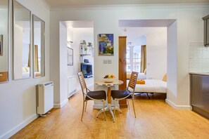 Restaurant - A & O Luxury Studio (Reading)