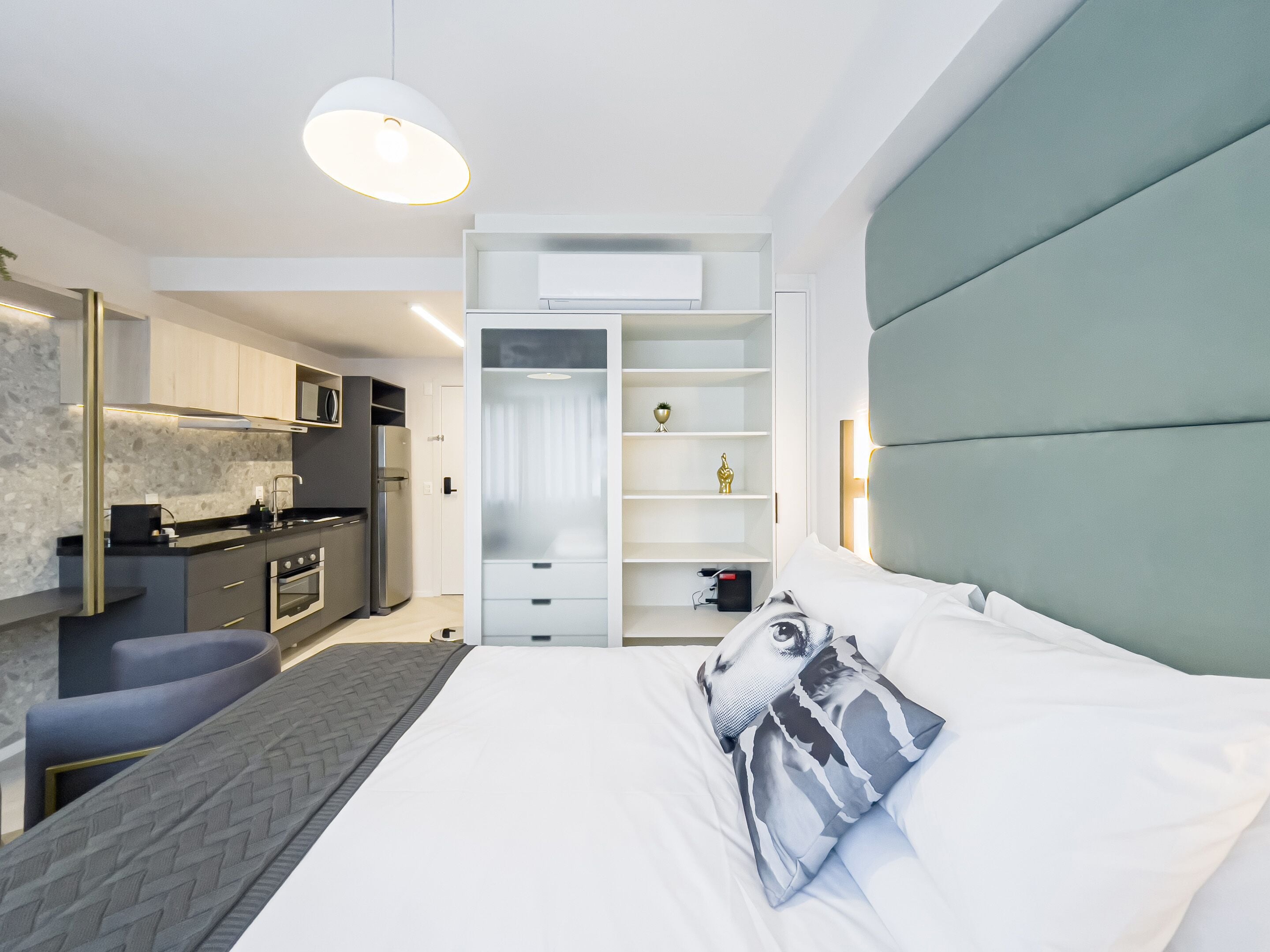 Deluxe Studio | Hypo-allergenic bedding, individually decorated, individually furnished