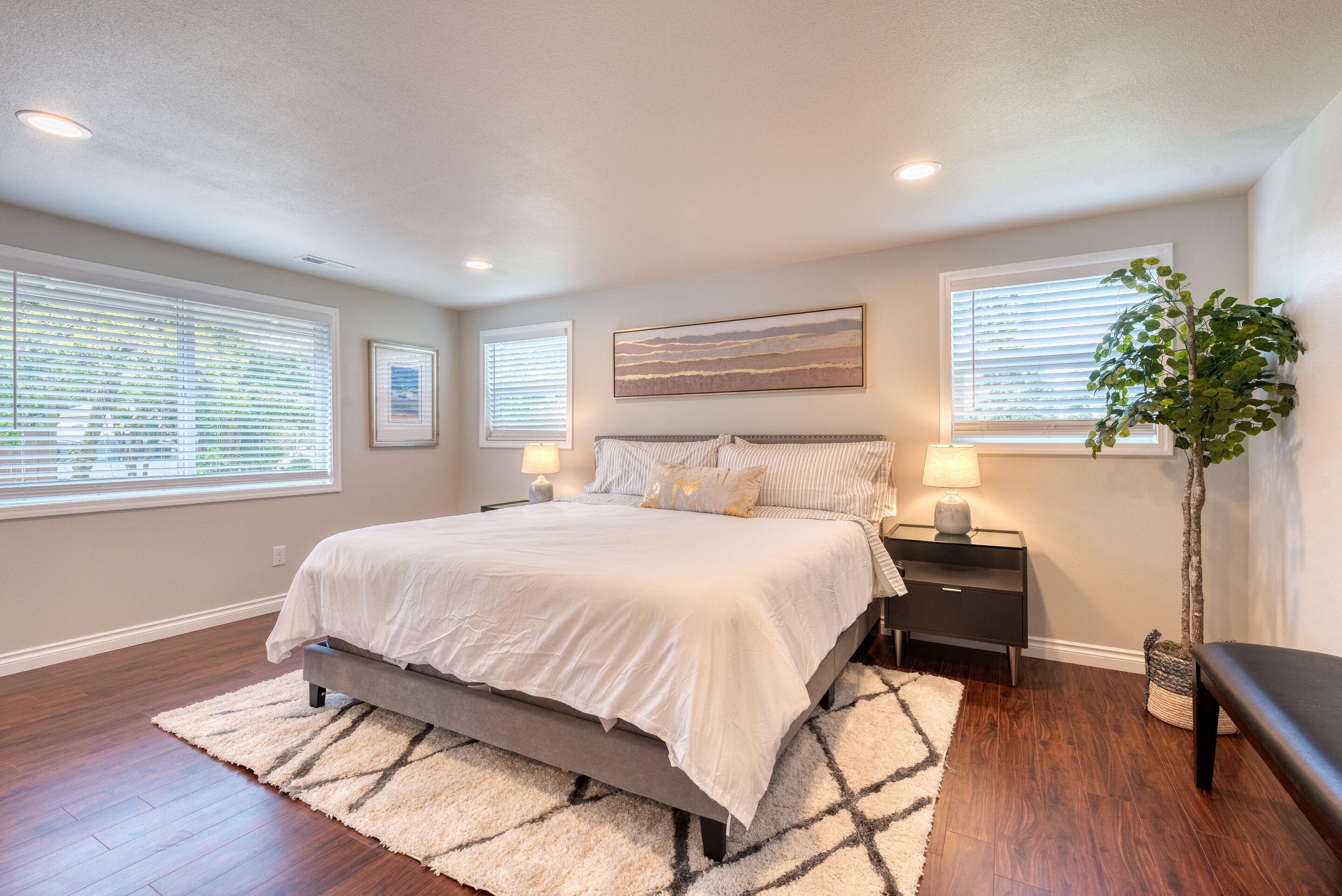 4 bedrooms, iron/ironing board, free WiFi, bed sheets