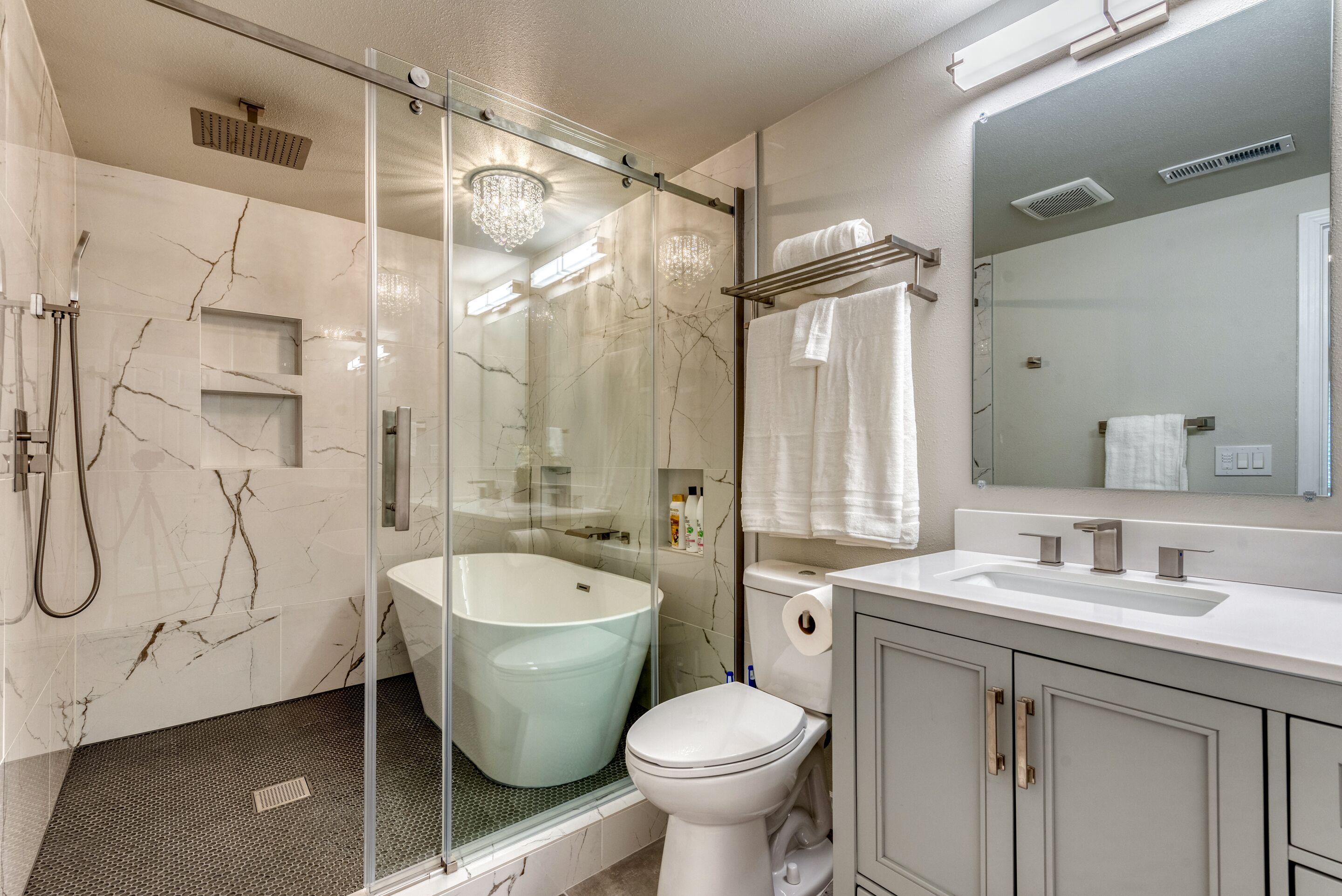 Combined shower/bathtub, hair dryer, towels, soap